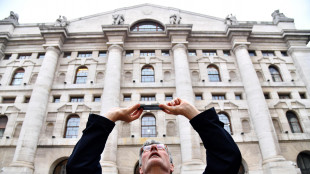 Borsa: Milano cede (-0,47%), gi&ugrave; Stm e Campari, corre Nexi