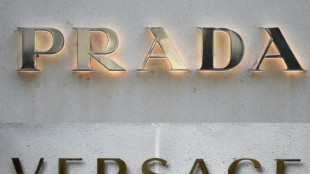 Grupo italiano Prada anuncia compra da sua rival Versace por &euro; 1,25 bilh&atilde;o
