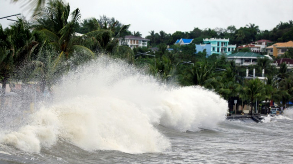 Super-Taifun "Man-yi" w&uuml;tet auf den Philippinen - Mehr als 650.000 Menschen evakuiert