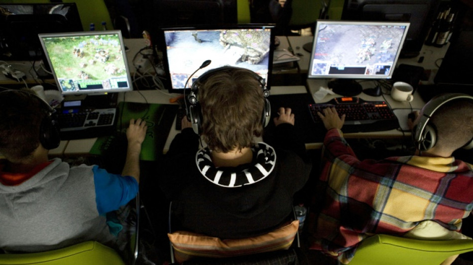 KKH: Seit Coronakrise daddeln vor allem immer mehr M&auml;nner