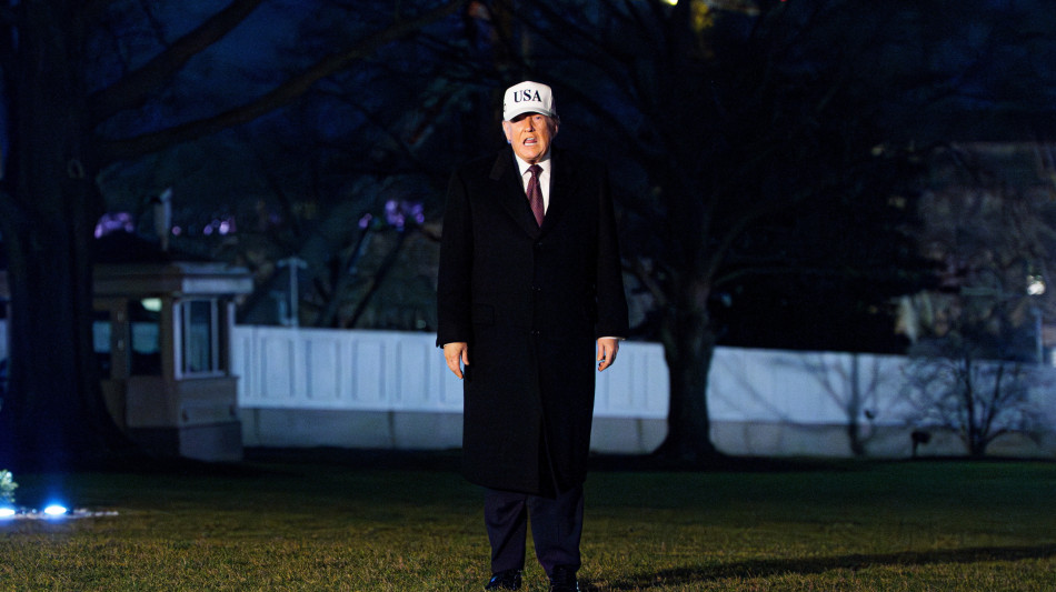 Trump ai manifestanti iraniani, 'continuate, l'aiuto &egrave; in arrivo'