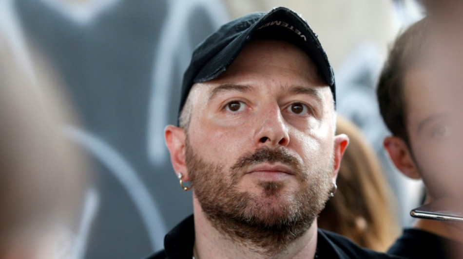 Demna se despide de Balenciaga con un desfile suntuoso y plagado de estrellas