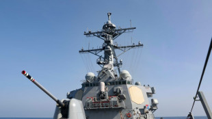 Buque militar estadounidense navega en el estrecho de Taiw&aacute;n