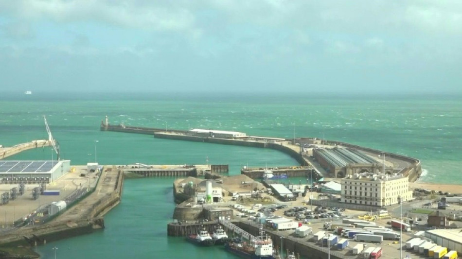 Seis migrantes morrem em naufr&aacute;gio no Canal da Mancha