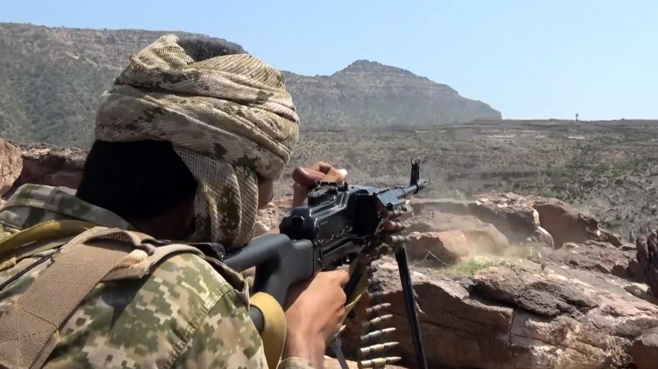 Dopo due settimane di chiusura, riprendono i voli all'aeroporto di Riad