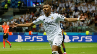 Com gol de Mbapp&eacute;, Real Madrid vence Atalanta (2-0) e conquista Supercopa da Uefa
