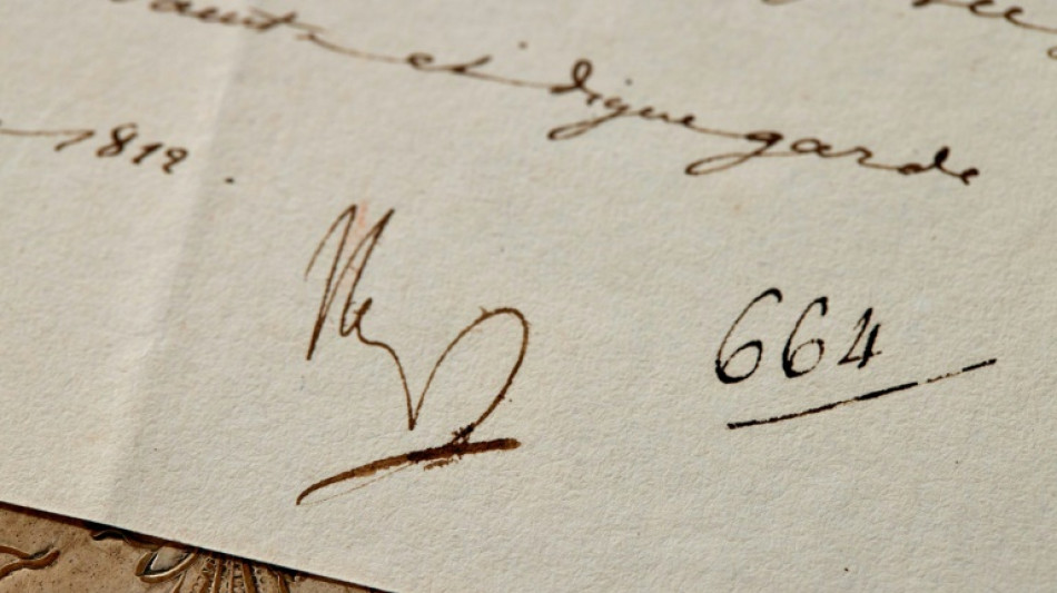 Carta de Napole&atilde;o enviada de Moscou 'em chamas' est&aacute; &agrave; venda nos EUA