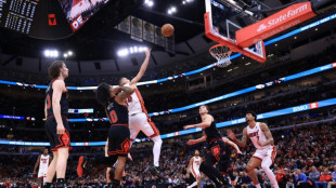 Heat scorch Bulls to advance, Mavericks upset Kings