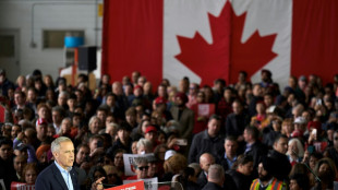 Urnas come&ccedil;am a ser fechadas no Canad&aacute; em pleito marcado por amea&ccedil;as de Trump