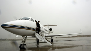 Pilot ohne eigenes Flugzeug ist abh&auml;ngig besch&auml;ftigt