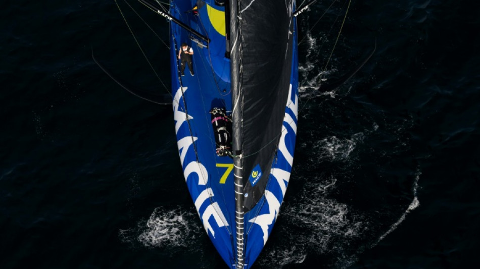 Vend&eacute;e Globe: Dalin s'&eacute;chappe en passant le Cap Vert