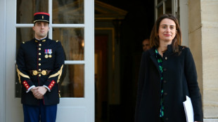Retraites: Matignon consulte &agrave; gauche, avant de recevoir les syndicats