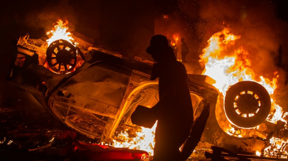 Drei Tote bei Protesten in Indonesien - Demonstranten zünden Rathaus an