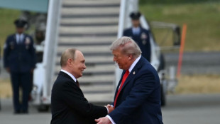 Le sommet entre Trump et Poutine en Alaska a commenc&eacute; avec une poign&eacute;e de main historique
