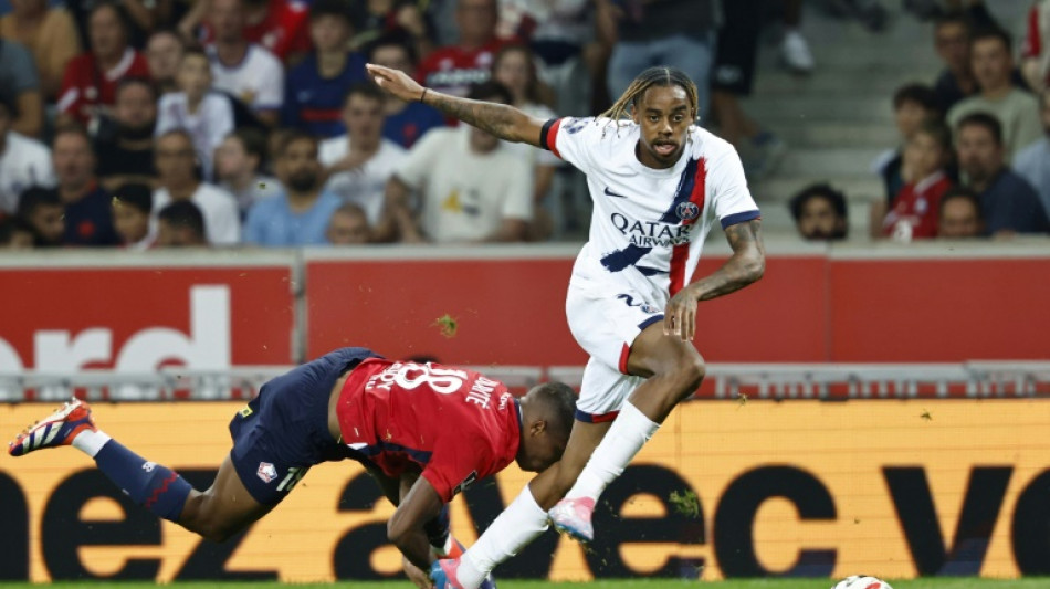 Ligue 1: La passe de trois pour Paris, Monaco frein&eacute; par Lens