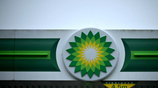Los beneficios de BP caen un 70% en medio de su cambio de estrategia clim&aacute;tica