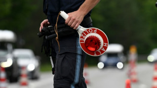 Mann f&auml;hrt mit Tempo 30 in Schlangenlinien &uuml;ber Autobahn in Schleswig-Holstein