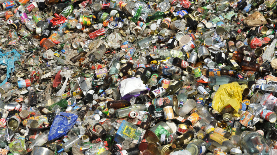 Plastic Free chiede limiti vincolanti e divieto del monouso