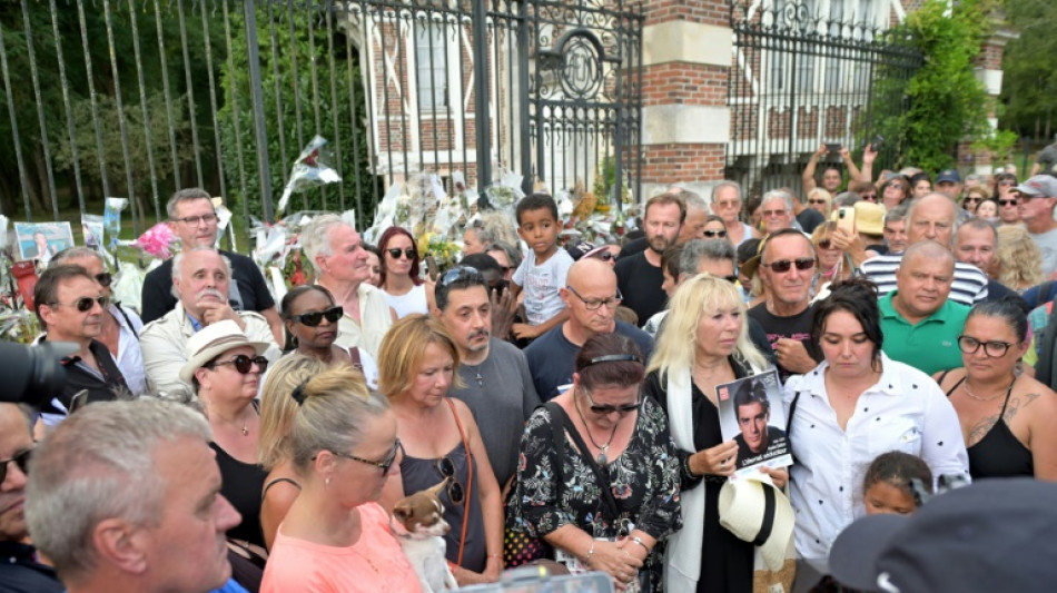 Obs&egrave;ques d'Alain Delon: "Comme l'enterrement d'un grand parrain en Sicile", selon Nicole Calfan