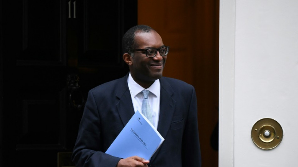 En pleine tourmente, Londres revient sur une baisse d'imp&ocirc;ts pour les plus riches