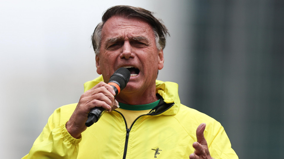 Bolsonaro, 'buone notizie, fra pochi giorni lascerò l'ospedale'