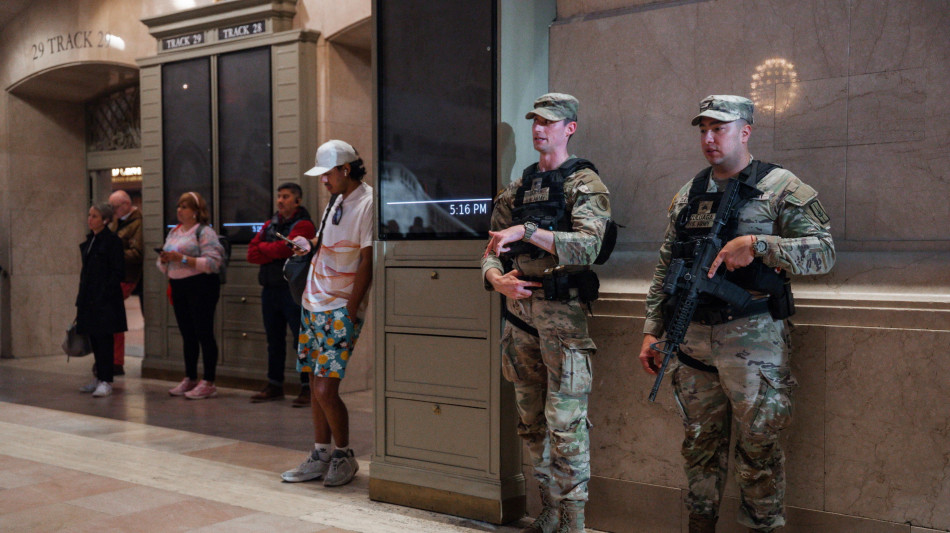 Ferisce con un machete tre anziani alla stazione di New York