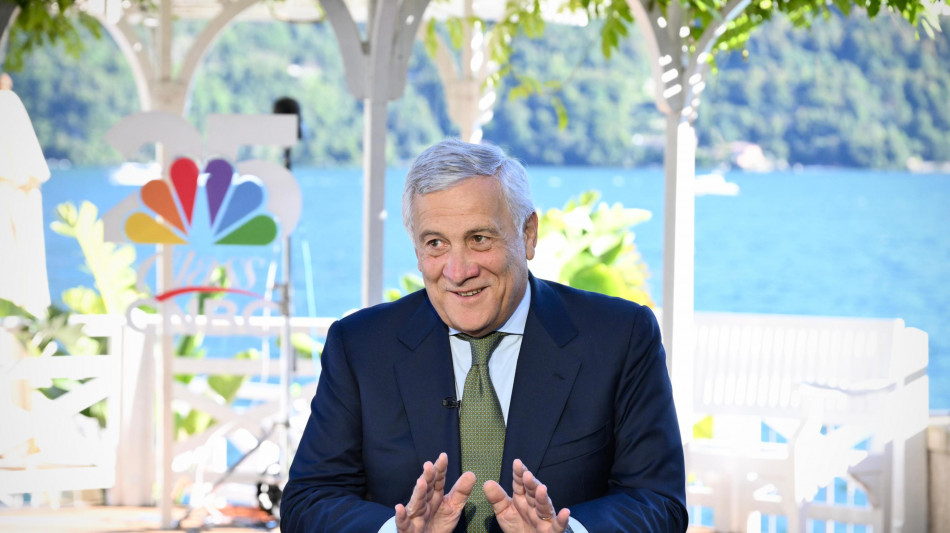 Tajani, 'si pu&ograve; pensare a detassazione della tredicesima'