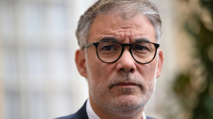 Macron mira a su izquierda para intentar resolver la crisis pol&iacute;tica en Francia