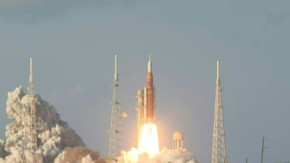 Cuatro astronautas siguen hacia la Luna por primera vez en medio siglo