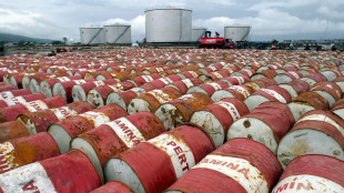 Petrolio in lieve rialzo in avvio, wti +0,43% a 98,29 dollari