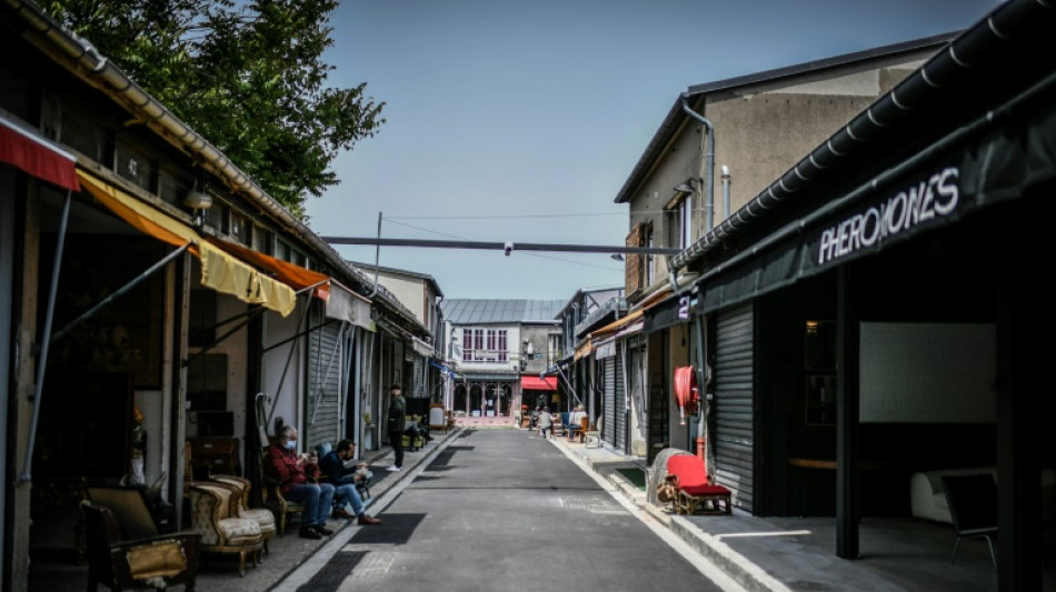 Puces de Saint-Ouen: 3,5 tonnes de marchandises de contrefa&ccedil;on saisies