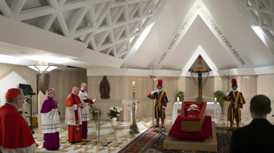 La "familia" vaticana del papa Francisco le rinde un emotivo e íntimo homenaje