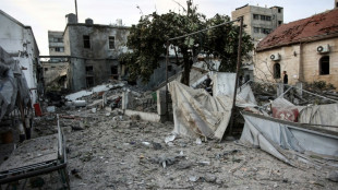 Un bombardeo israelí daña uno de los pocos hospitales en funcionamiento en Gaza