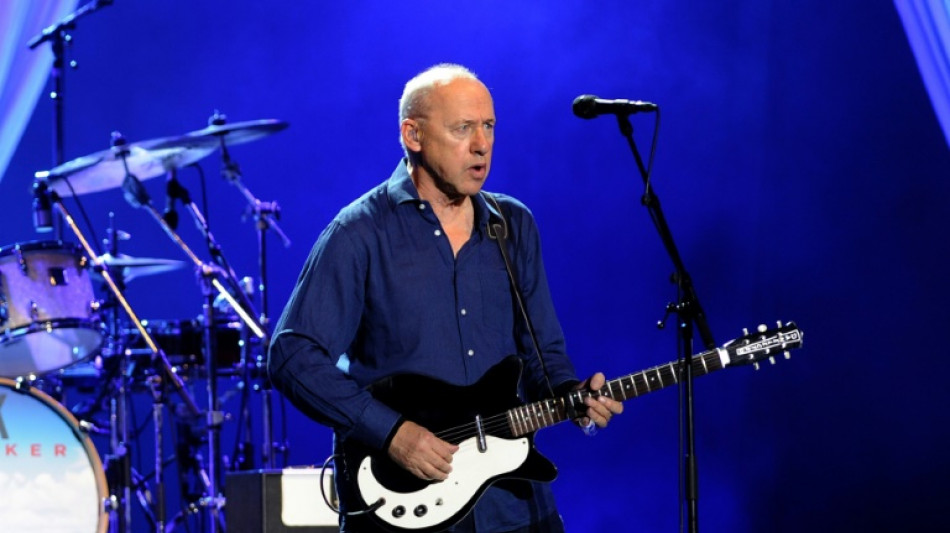 Mark Knopfler, l&iacute;der do Dire Straits, vai leiloar 120 guitarras e amplificadores