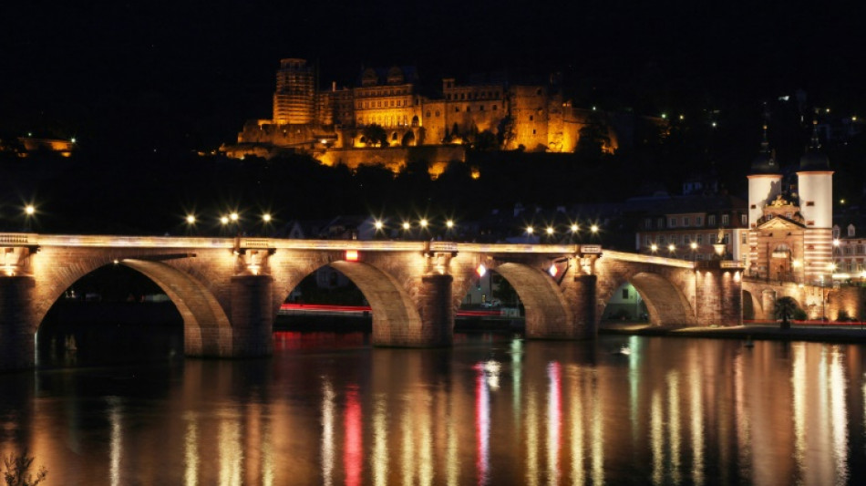 89-J&auml;hrige beleidigt Familie in Stra&szlig;enbahn und verspr&uuml;ht Pfefferspray