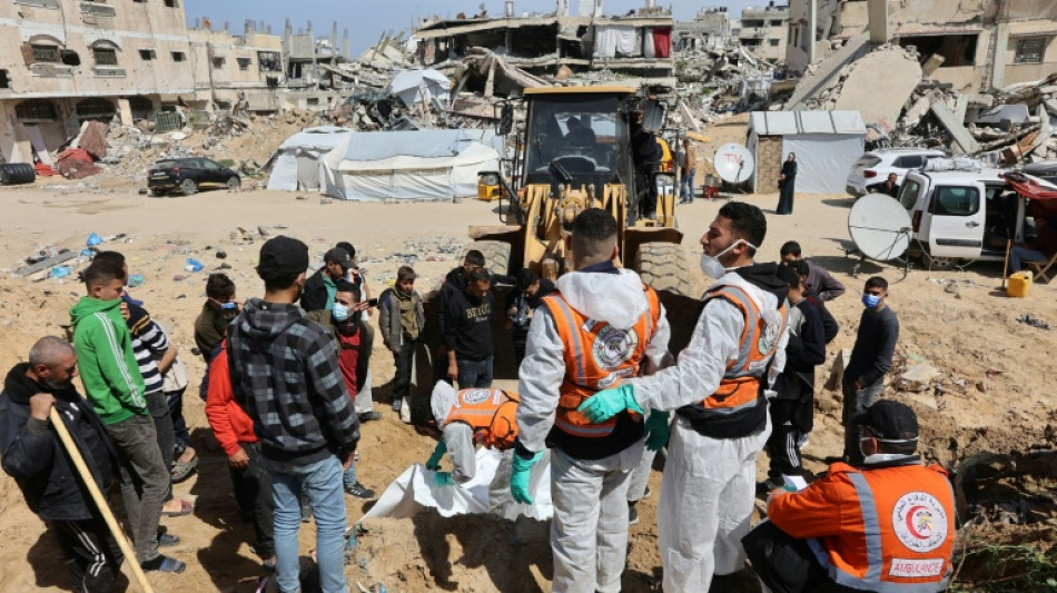 Gaza: les secours exhument des dizaines de corps de l'h&ocirc;pital al-Chifa