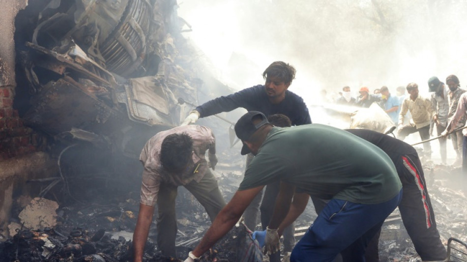 Acidente a&eacute;reo deixa pelo menos 265 mortos na &Iacute;ndia