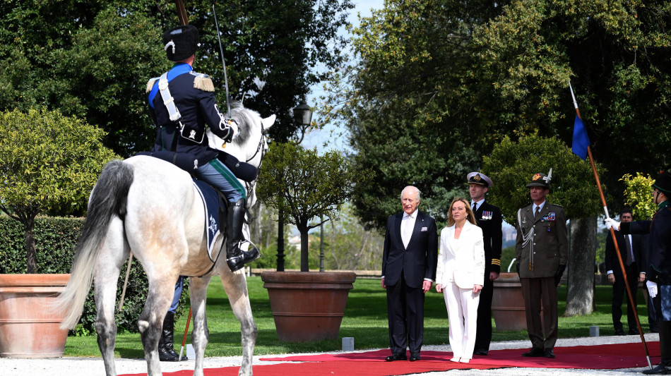 Re Carlo vede Meloni a Villa Pamphili, Mattarella al Mattatoio
