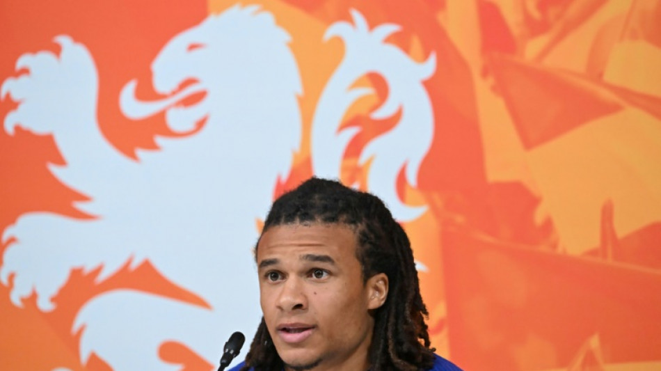 Ak&eacute; se torna pilar de uma Holanda que brilha na defesa