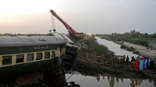 Paquist&atilde;o investiga acidente de trem que deixou 34 mortos
