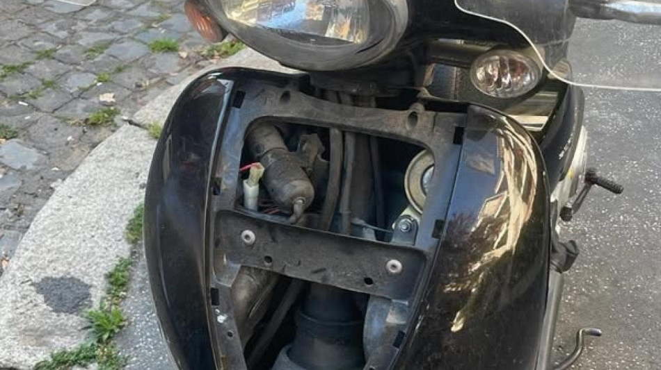 Digos Roma indaga su atti vandalici motorino moglie Giuli