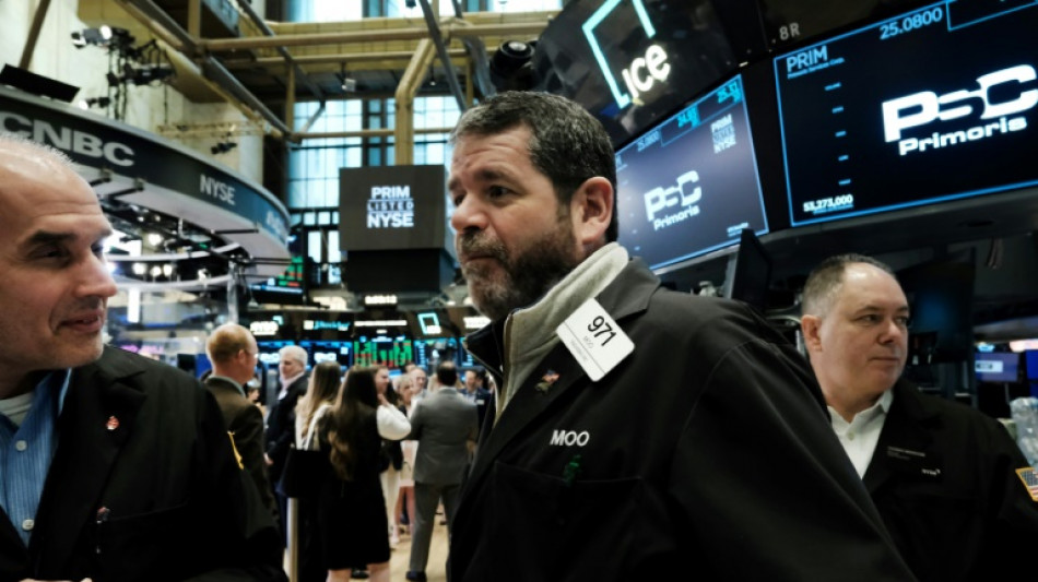 Wall Street termine dans le vert, Nasdaq et S&P 500 au plus haut depuis pr&egrave;s de neuf mois