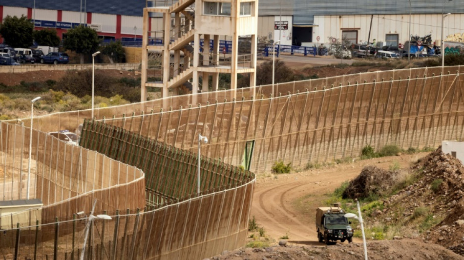 M&aacute;s de 400 migrantes intentan entrar en el enclave espa&ntilde;ol de Melilla desde Marruecos