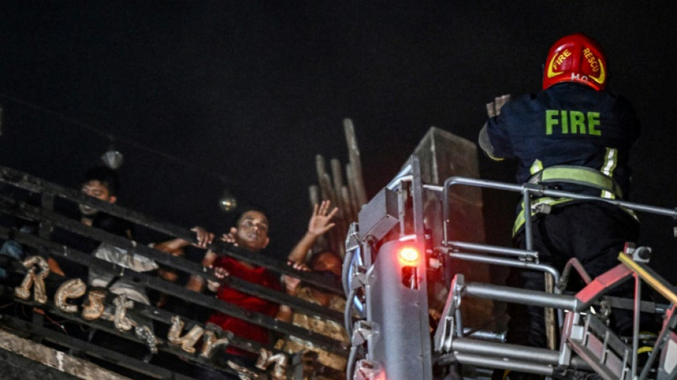 Inc&ecirc;ndio em Bangladesh agravado por falhas de seguran&ccedil;a deixa ao menos 46 mortos