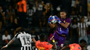 Botafogo perde em casa para o Barcelona-EQU (1-0) e &eacute; eliminado da Libertadores