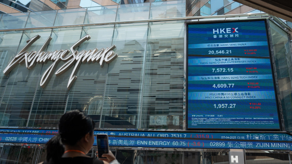Borsa: Hong Kong negativa, apre a -0,38%