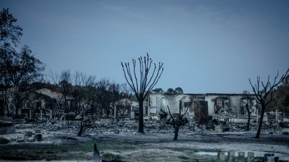Primeiro-ministro franc&ecirc;s anuncia ajuda a afetados por inc&ecirc;ndio