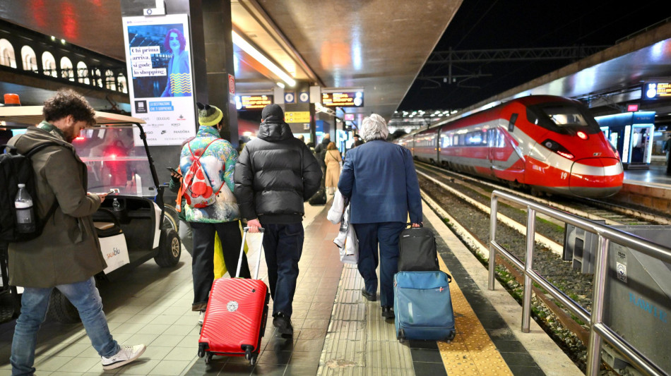 Regioni, su treni Ministero agisca o &egrave; irresponsabile