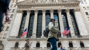 Wall Street ouvre en ordre dispers&eacute;, aid&eacute;e par les r&eacute;sultats de soci&eacute;t&eacute;s