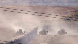 Tanques israelenses avan&ccedil;am pela periferia da cidade de Gaza